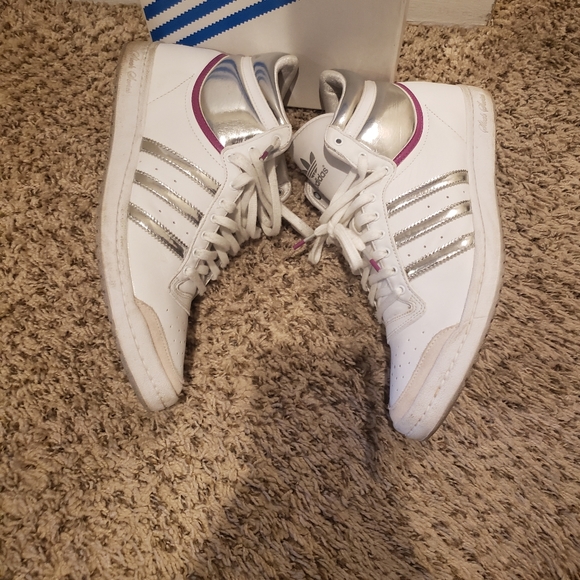 Adidas Sleek Series Top Ten Gym Shoes. - Picture 4 of 12